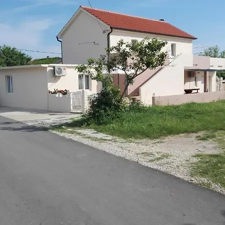 Apartmán Lucija *